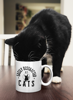 Nome do produtoCaneca - Easily Distracted by Cats