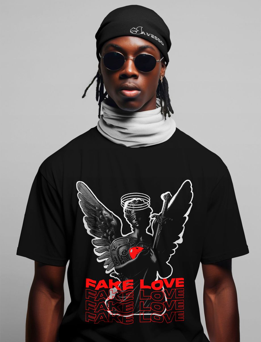 Nome do produto: Camiseta Amor Fake