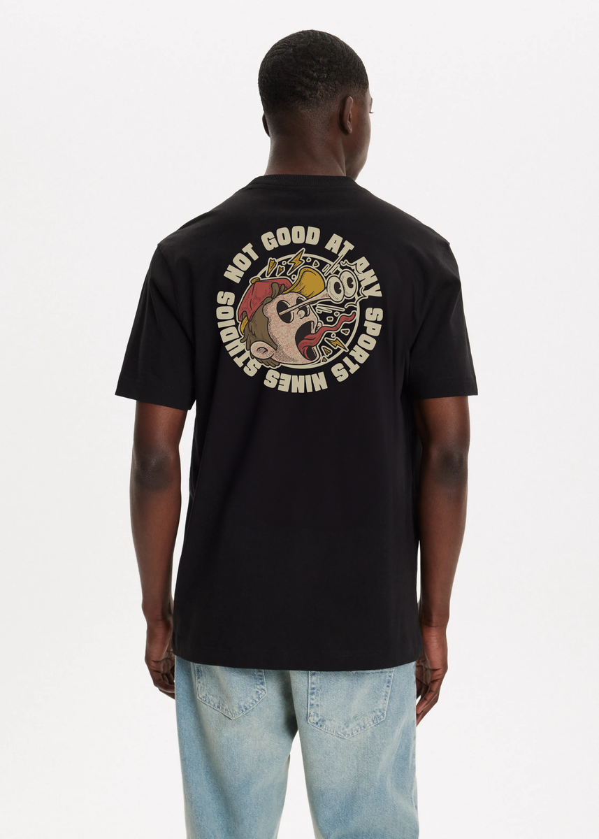 Nome do produto: CAMISETA REGULAR NOT GOOD AT ANY SPORTS