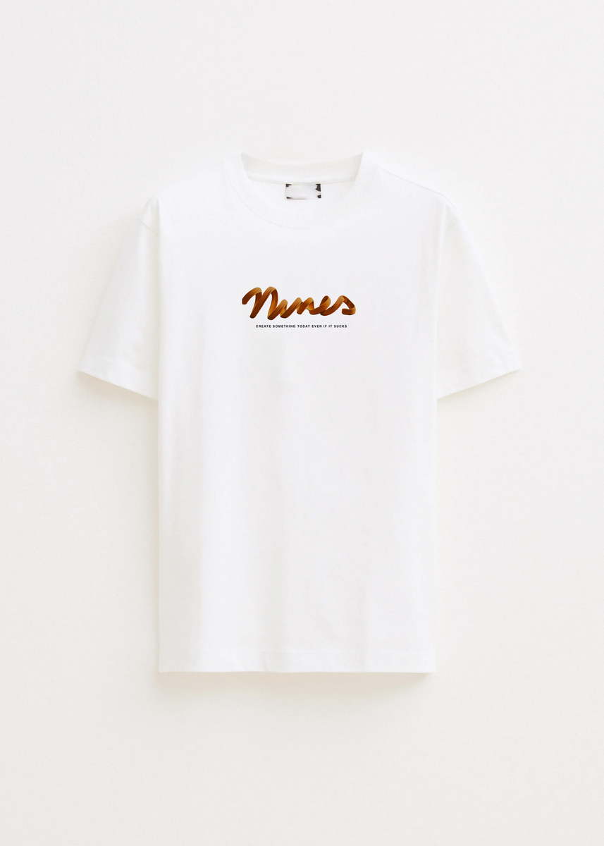 Nome do produto: CAMISETA REGULAR NINES SHOELACE