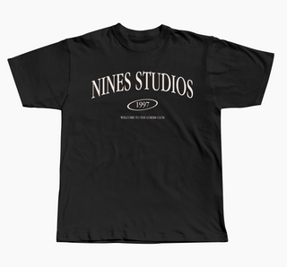 CAMISETA REGULAR NINES STUDIOS PRETA