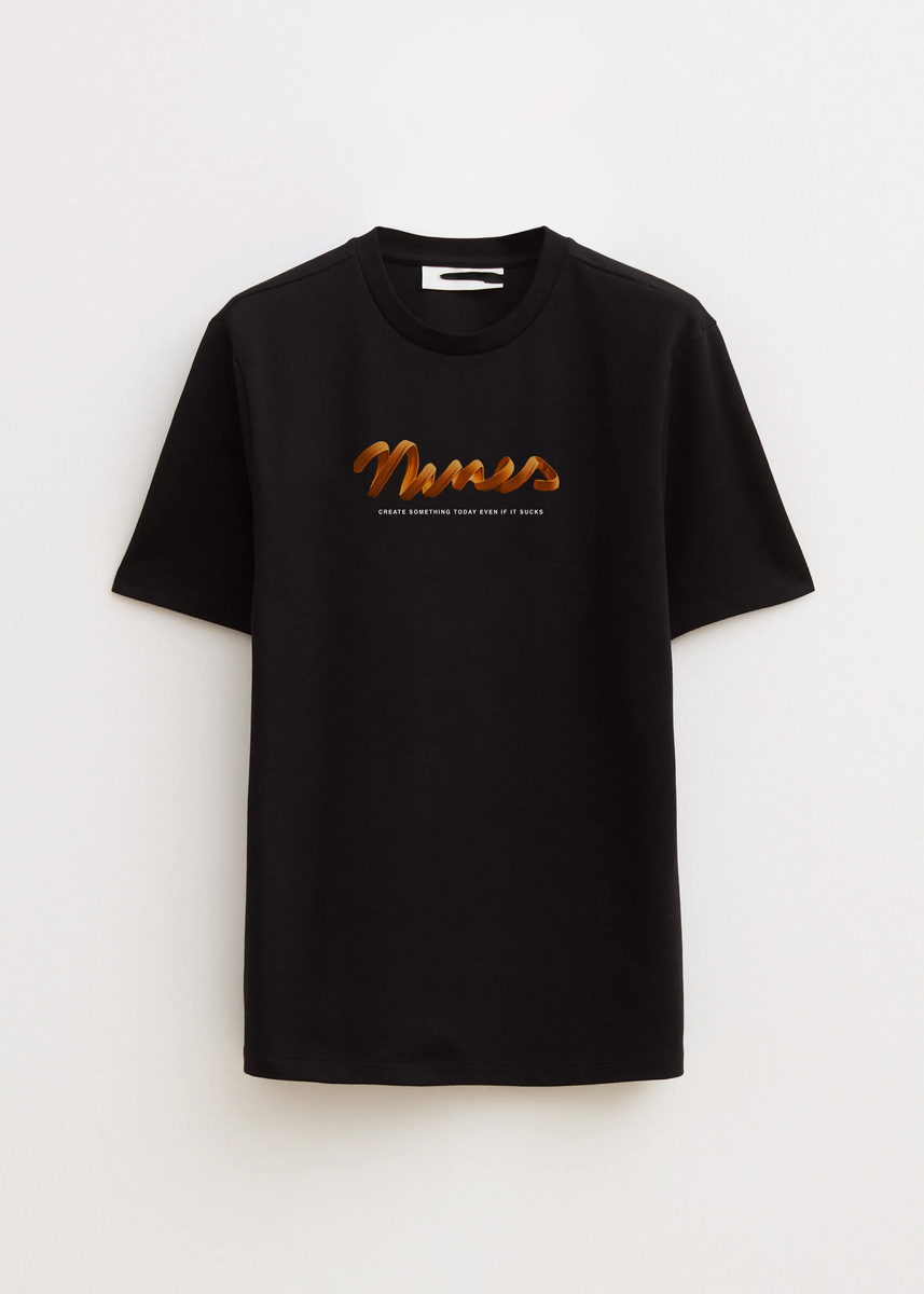 Nome do produto: CAMISETA REGULAR NINES SHOELACE