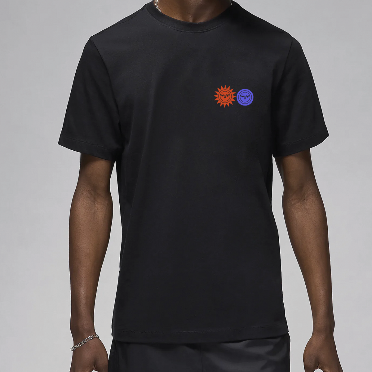 Nome do produto: Camiseta Sol e Lua - Preta