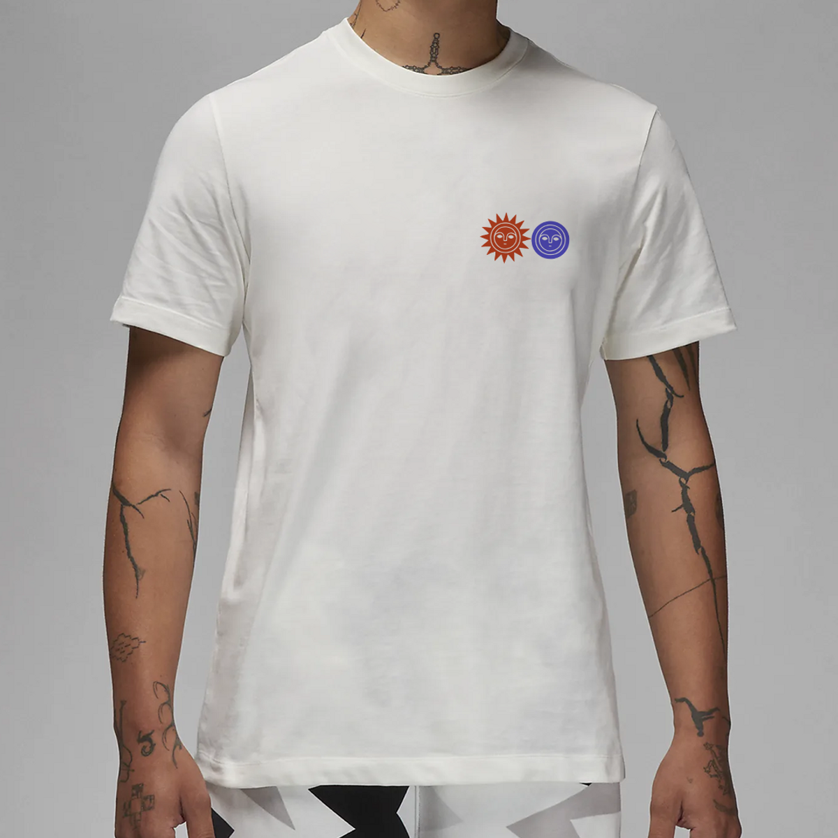 Nome do produto: Camiseta Sol e Lua - Branca