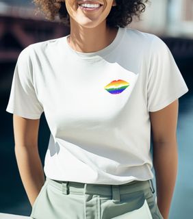 Nome do produtoT-Shirt Unissex | Beijo Arco-íris