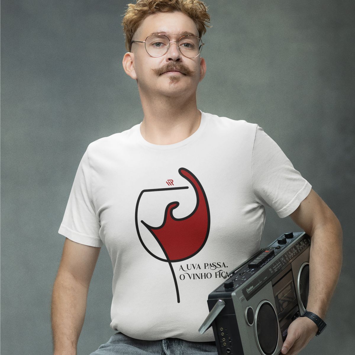 Nome do produto: Camiseta | A uva passa, o vinho fica