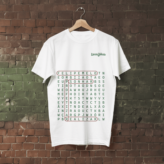 Camiseta Caça-palavras “Sonhar, profetizar e realizar” - Estampa verde