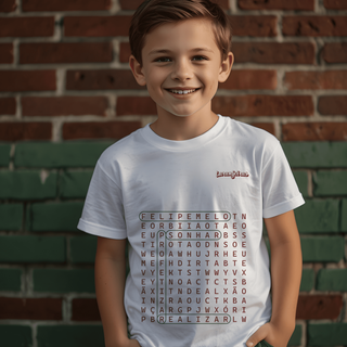 Camiseta Infantil Caça-palavras “Sonhar, profetizar e realizar” - Estampa grená