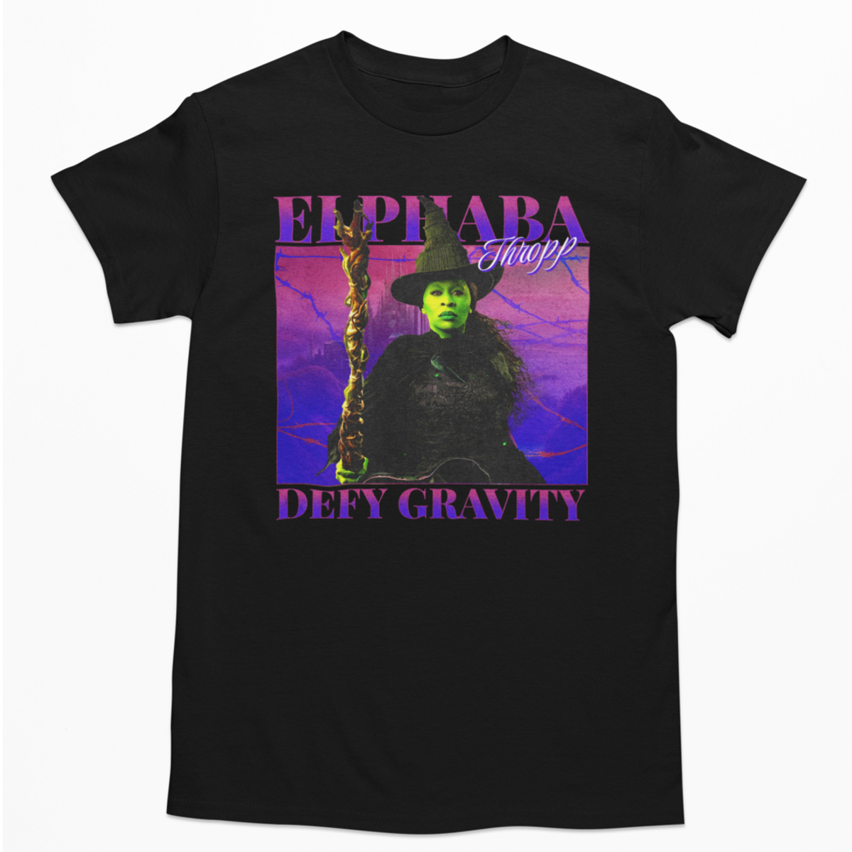 Nome do produto: Camiseta Plus Size - Elphaba / Defy Gravity