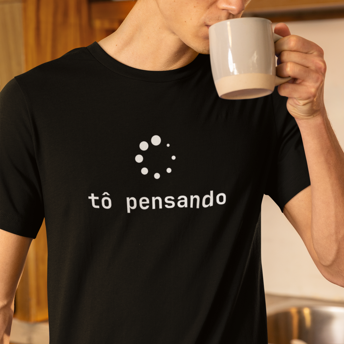Nome do produto: Camiseta Tô Pensando