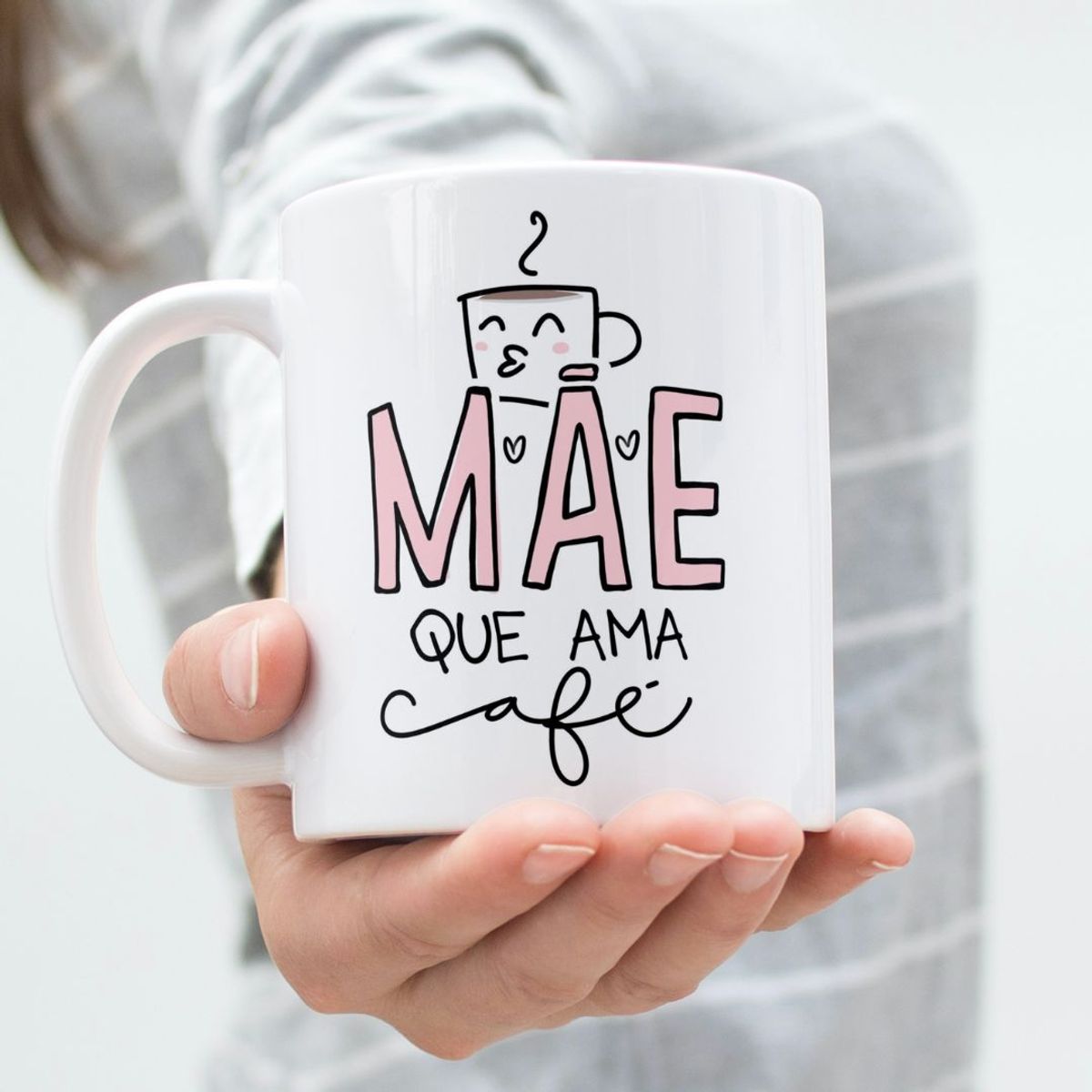 Nome do produto: Mae que Ama Café - Caneca de Porcelana