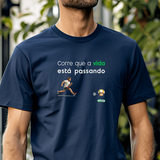 Camiseta masc. : Corre que a vida está passando