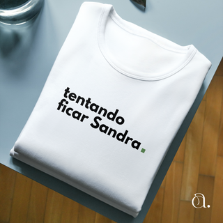 Camiseta Tentando Ficar Sandra