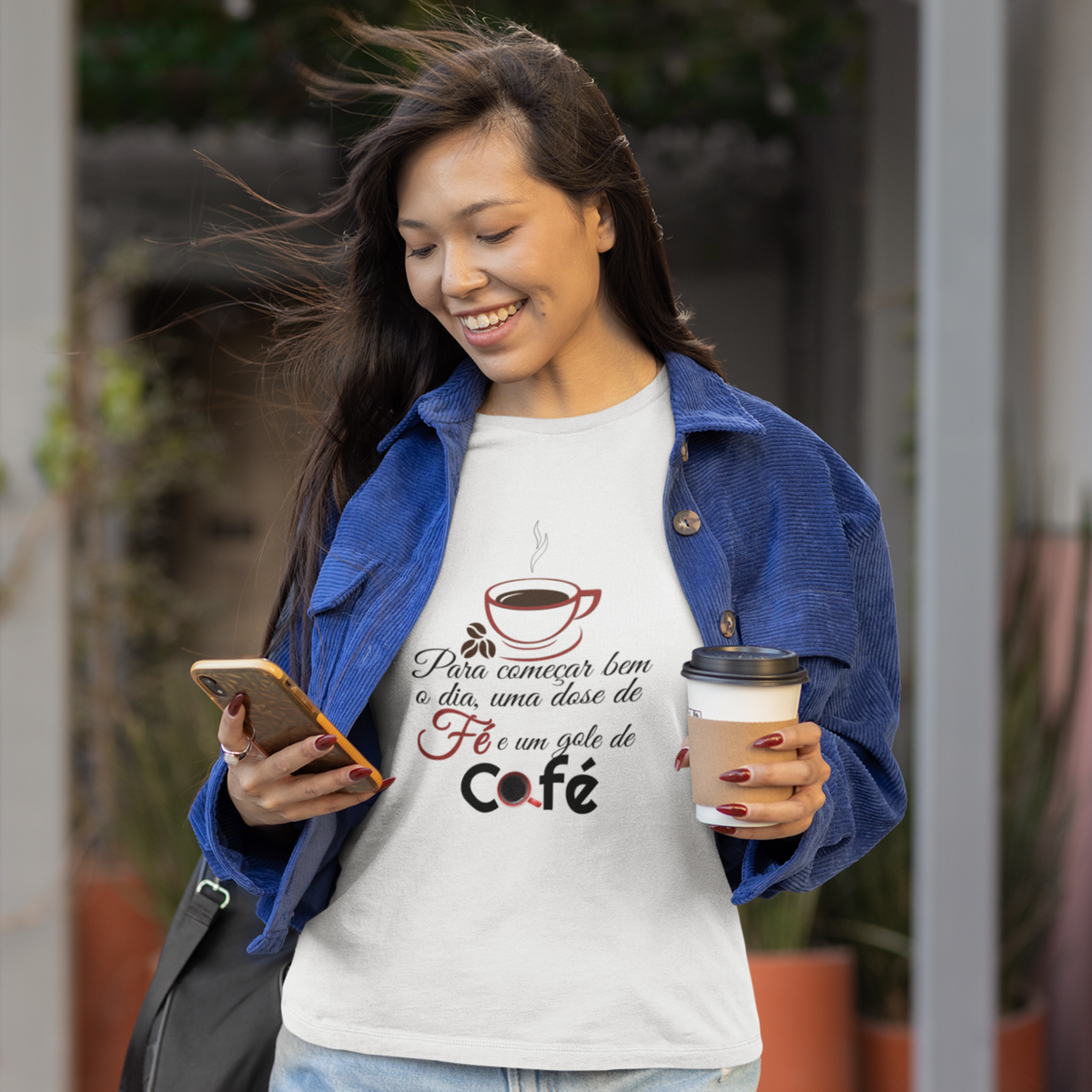 Nome do produto: Camiseta feminina café com fé
