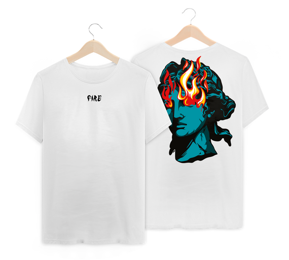 Camiseta com estampa de uma estatua com fogo saindo dos olhos