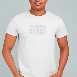 Nome do produtoCamiseta - Perseverança é a trilha que leva ao sucesso