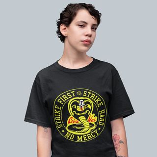 Nome do produtoCamiseta Unissex Cobra Kai - Logo