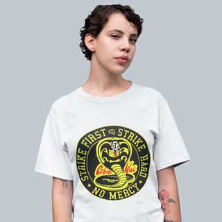 Nome do produtoCamiseta Unissex Cobra Kai - Logo