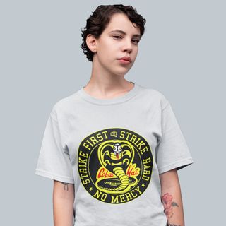 Nome do produtoCamiseta Unissex Cobra Kai - Logo