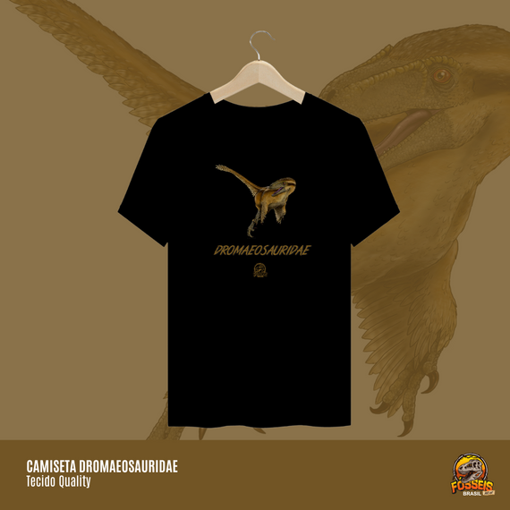 Camiseta Dromaeosauridae em Cor | Ilustração por Leandro Sanches