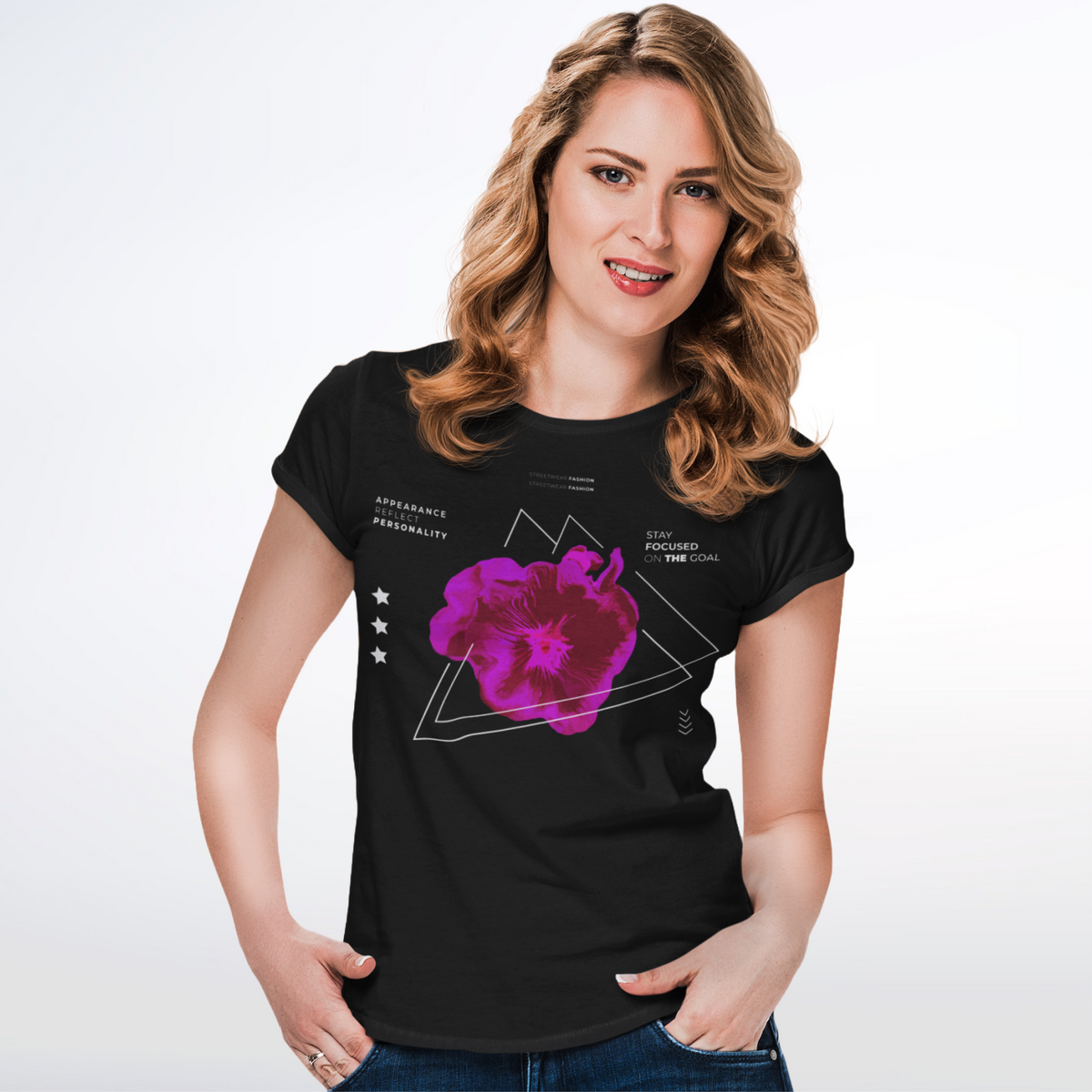 Nome do produto: Camiseta Feminina Flor Rosa