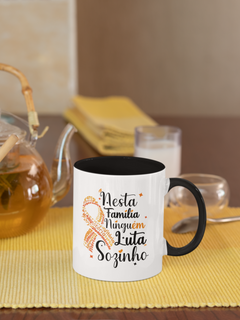 Nome do produtoNesta família ninguém luta sozinho -- V1 Caneca Mágica