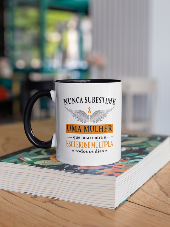 Nunca subestime uma mulher -- Caneca Mágica