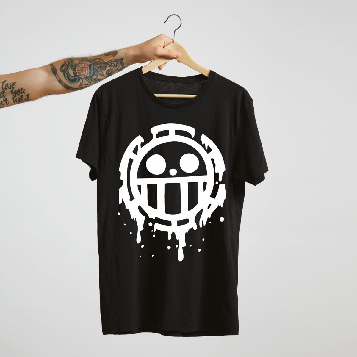 Nome do produto: Camiseta Símbolo Trafalgar Law - One Piece - MD2