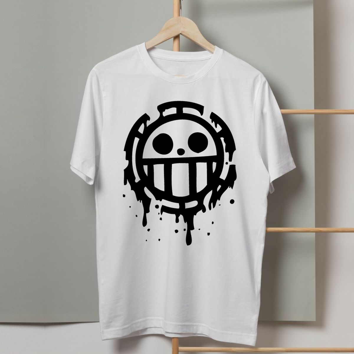 Nome do produto: Camiseta Símbolo Trafalgar Law - One Piece - MD1