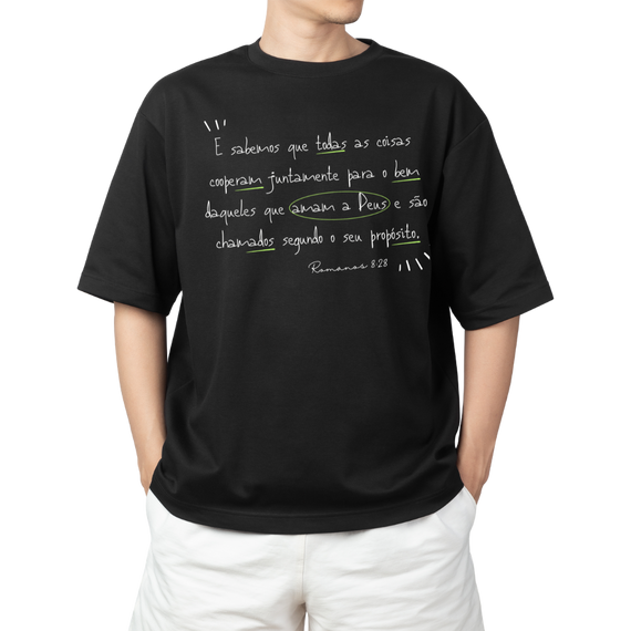 Camiseta Versículo - Romanos 8:28 - Tudo Coopera para o bem - Plus Size