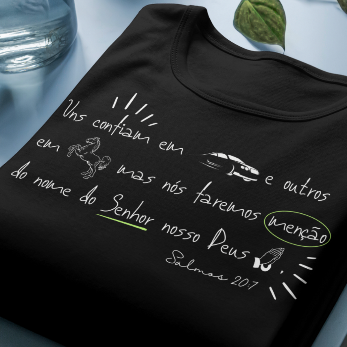 Nome do produto: Camiseta Versículo - Salmos 20:7 - Confiança no Senhor - Estampa Branca