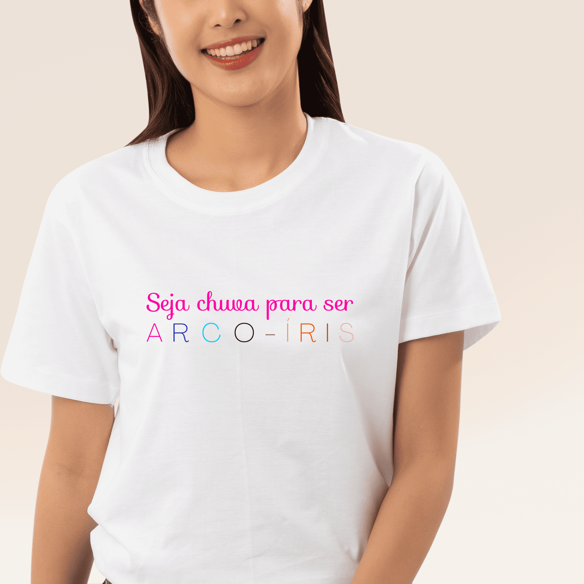 Nome do produto: Camiseta Feminina T-shirt Seja Chuva Para Ser Arco-íris