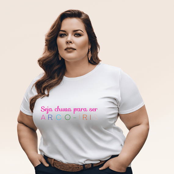 Camiseta Feminina Plus Size Seja Chuva Para Ser Um Arco-íris