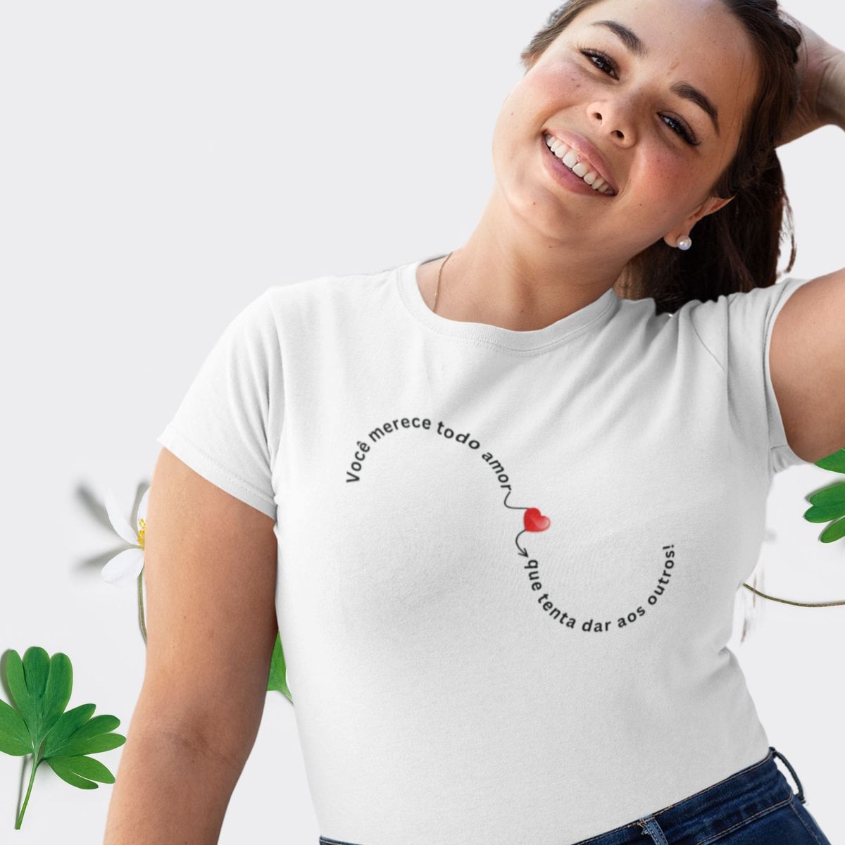 Nome do produto: Camiseta Feminina Plus Size Você Merece Todo Amor