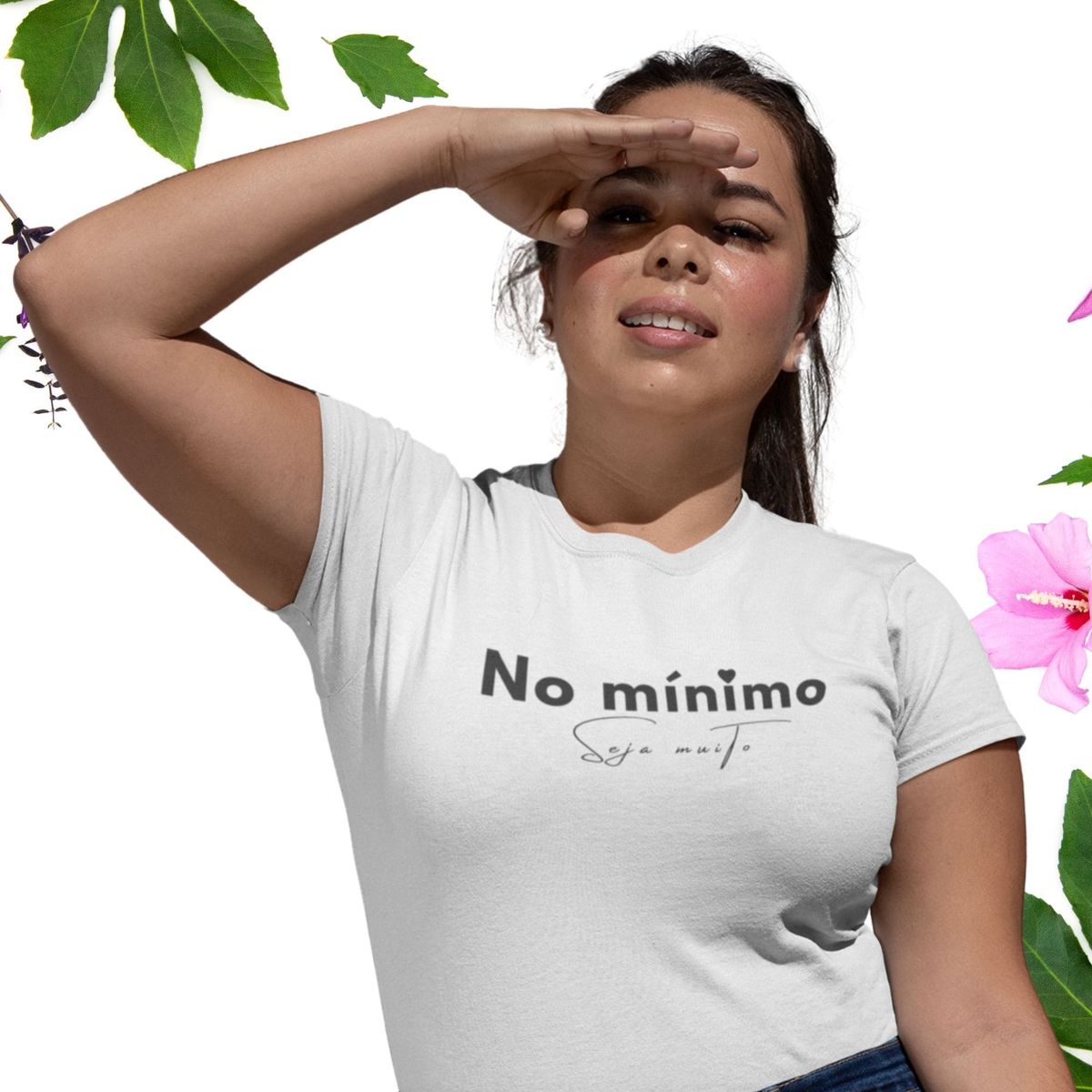 Nome do produto: Camiseta Feminina Plus Size No Mínimo Seja Muito