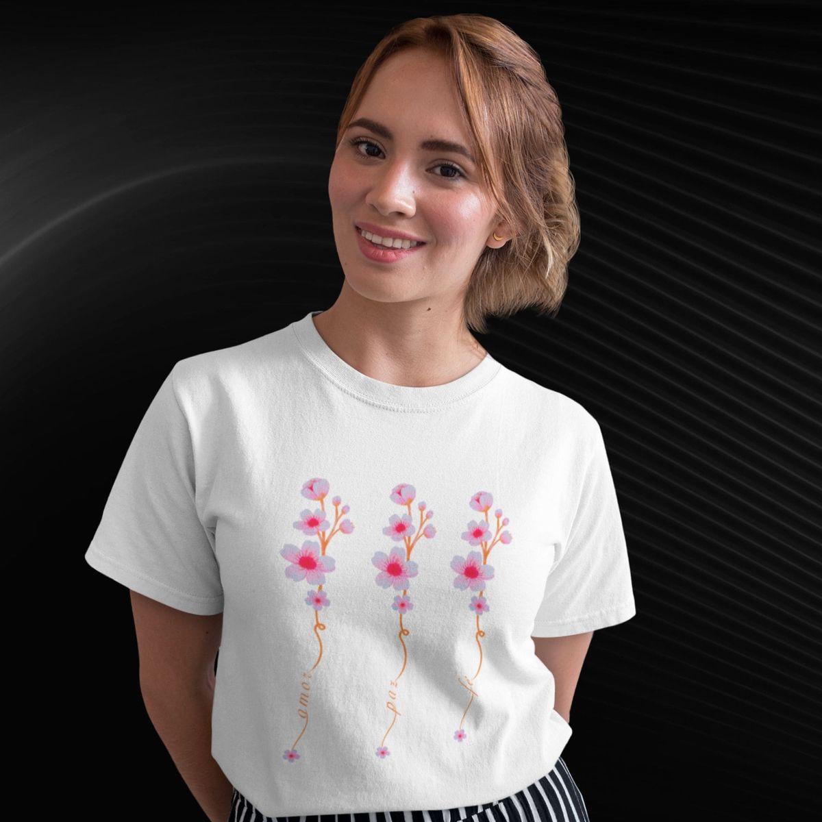 Nome do produto: Camiseta Feminina T-shirt  Amor, Paz E Fé