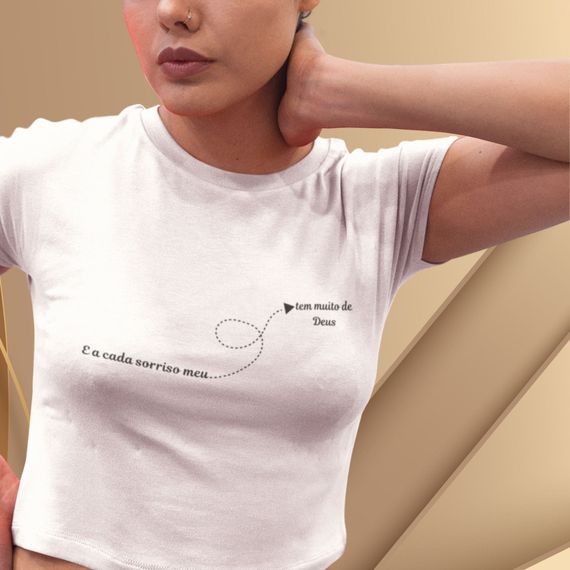 Camiseta Feminina Cropped-E A Cada Sorriso Meu Tem Muito De Deus
