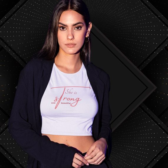 Camiseta Feminina Cropped Ela É Forte E Linda