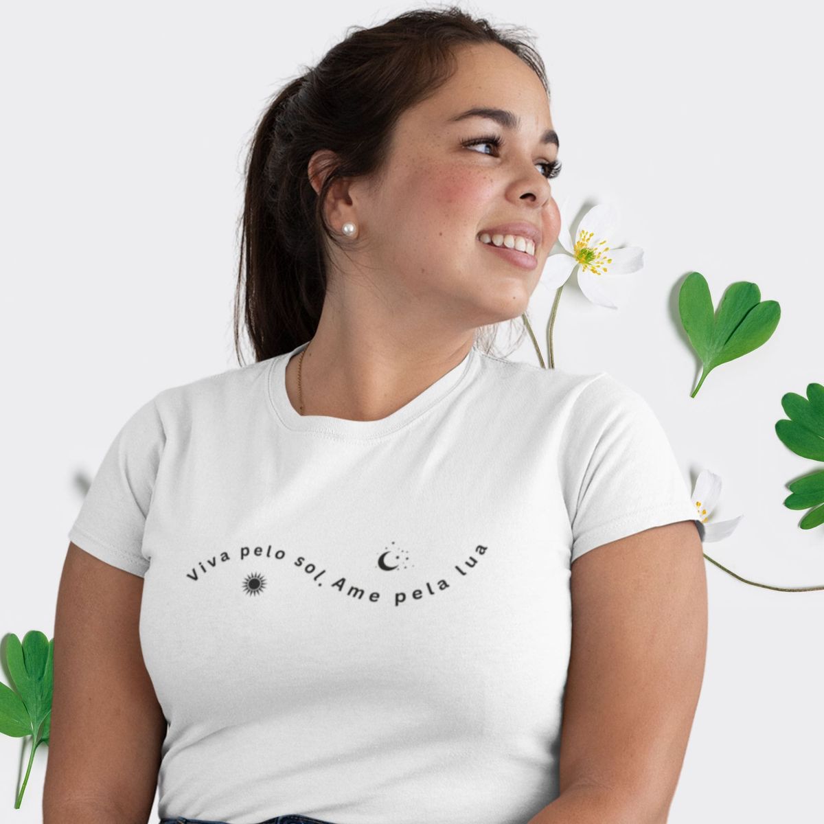 Nome do produto: Camiseta Feminina Plus Size Viva Pelo Sol Ame Pela Lua