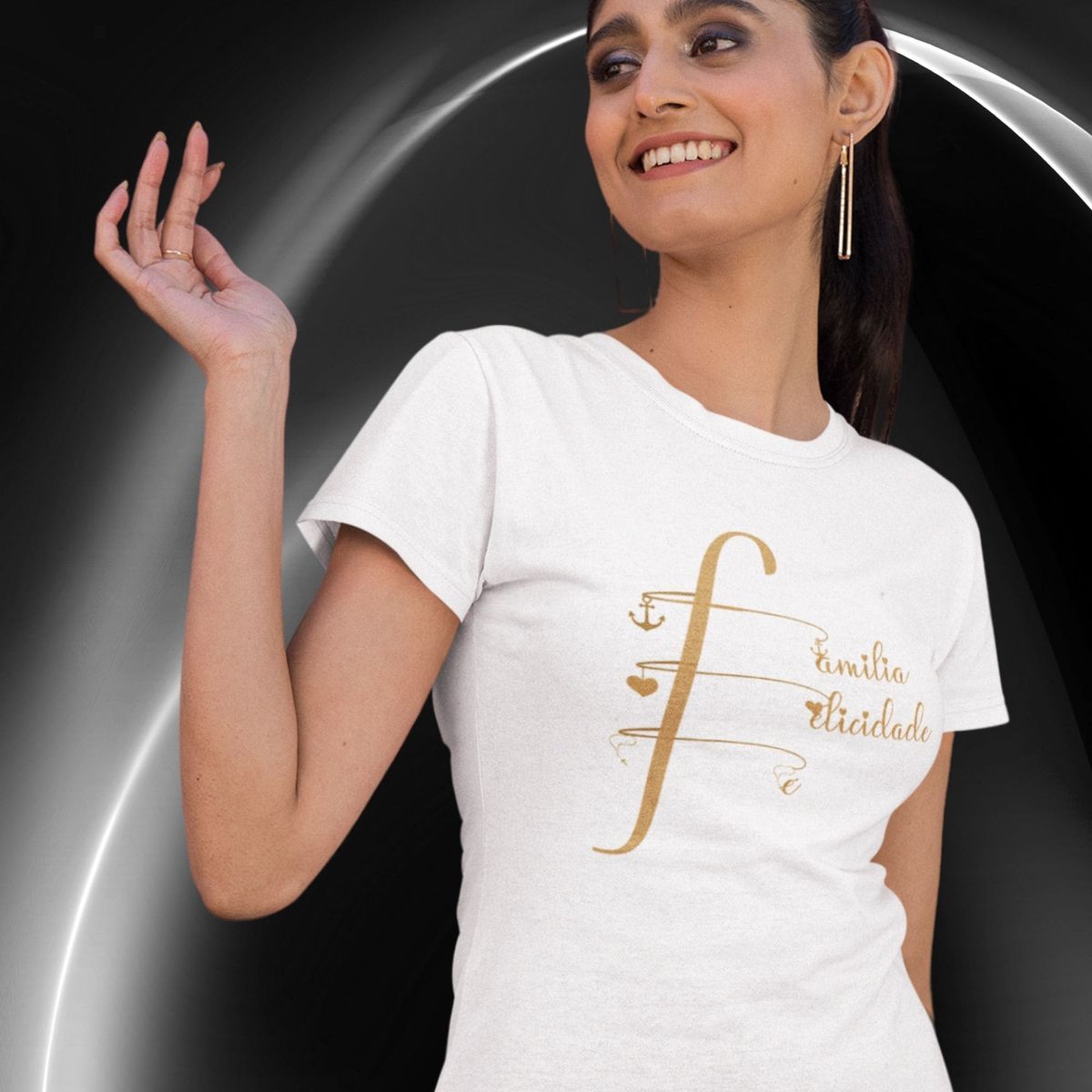 Nome do produto: Camiseta Feminina Baby Long Família, Felicidade e Fé