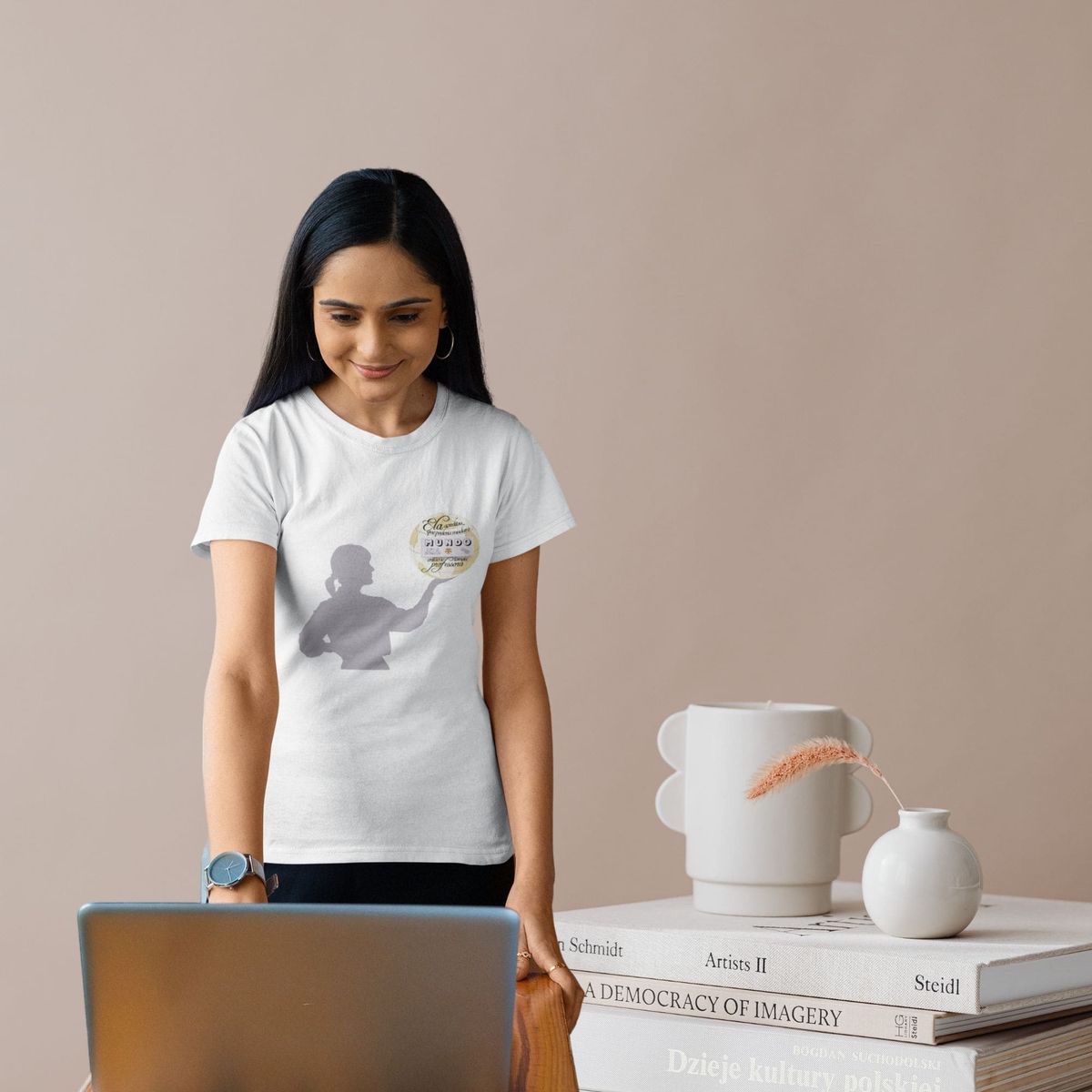 Nome do produto: Camiseta Feminina-Professora-Acredita Que Pode Mudar O Mundo
