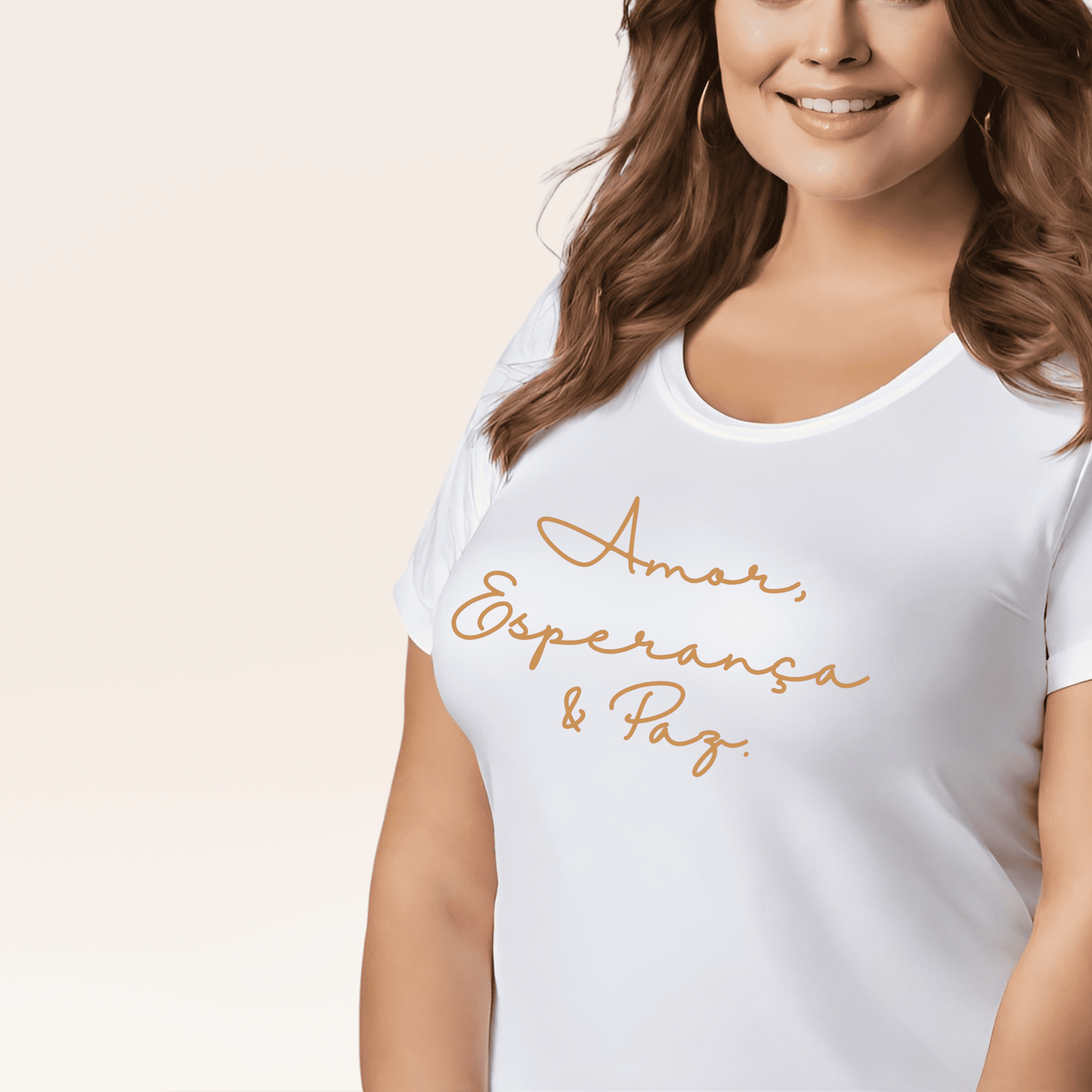 Nome do produto: Camiseta Feminina Plus Size Amor, Esperança E Paz