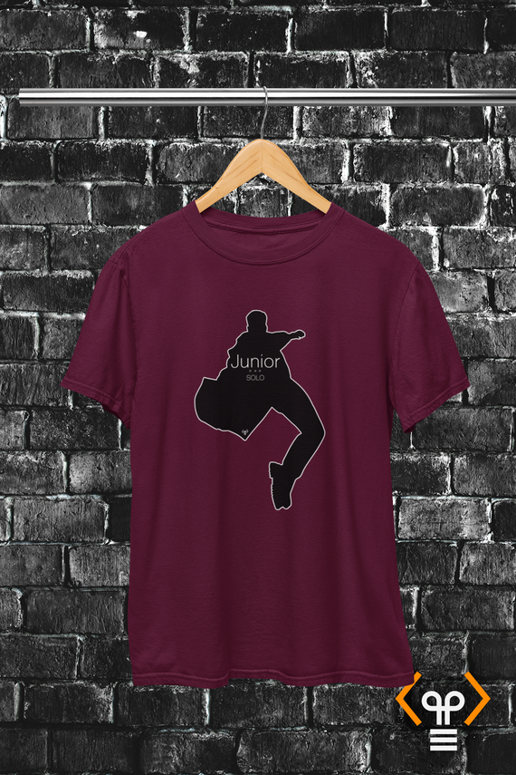 Camiseta - Junior pose