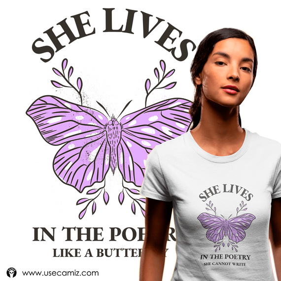 Camiseta Classic - Ela vive na poesia como uma Borboleta (PROMOÇÃO CAMIZ)