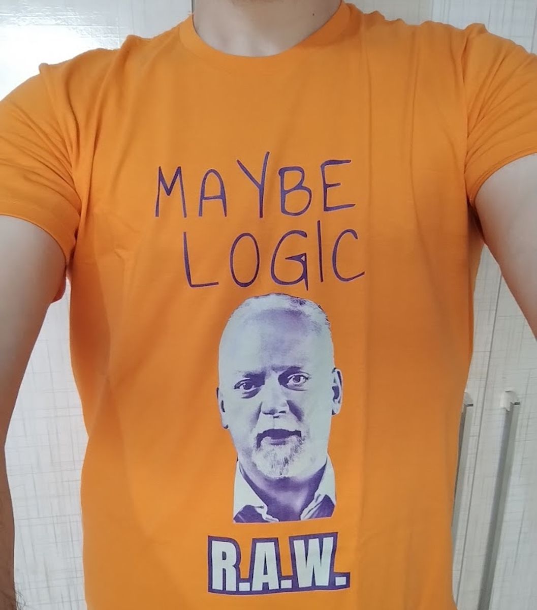 Nome do produto: Camiseta Maybe Logic - Robert Anton Wilson (azul)