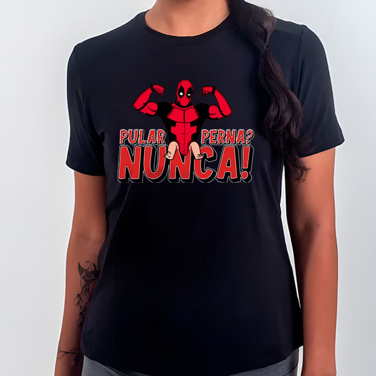 Nome do produto: Deadpool Treino de Perna | Camiseta Feminina Sport UV