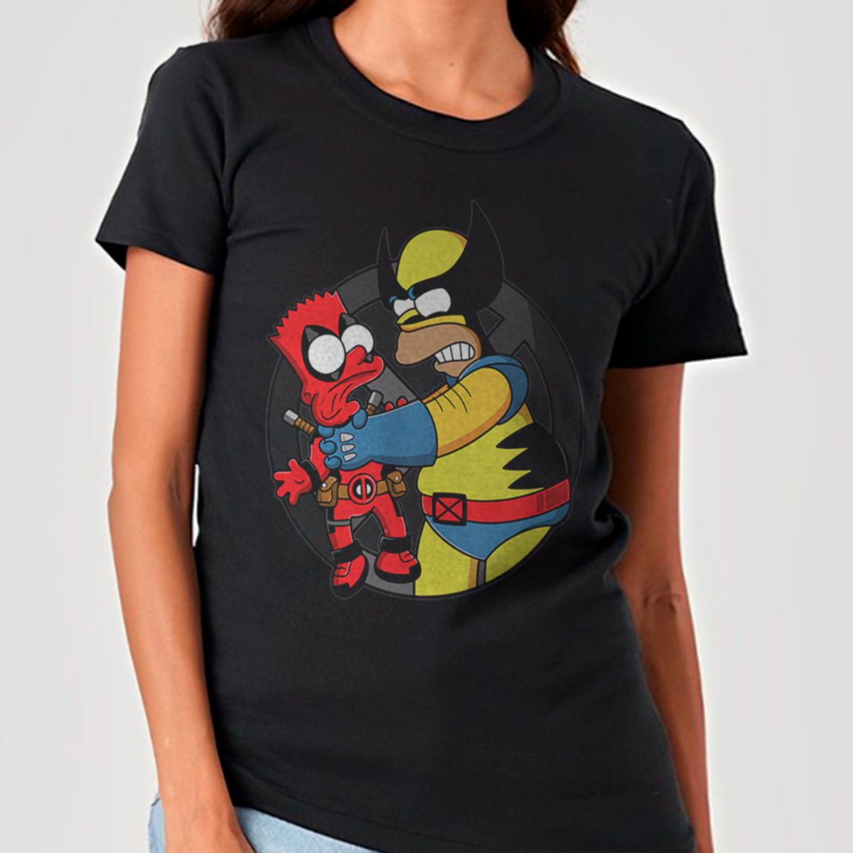 Nome do produto: Deadpool e Wolverine em Os Simpsons | Camiseta Feminina