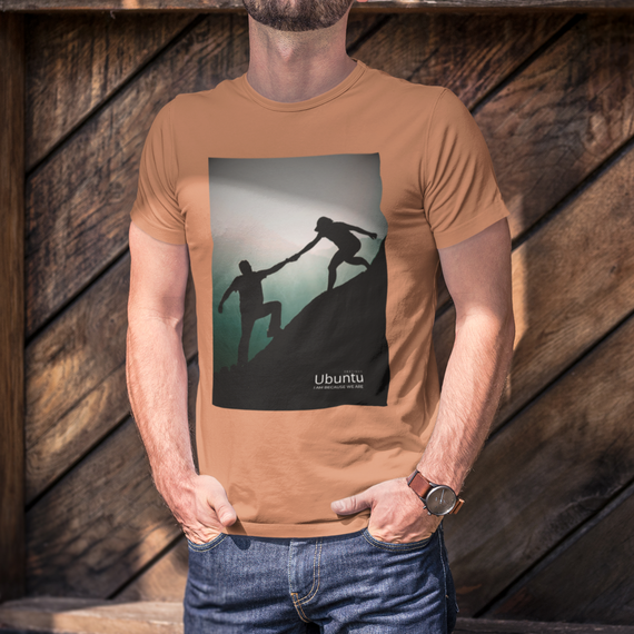 Camiseta Unissex Estonada - Ubuntu Reach the Top