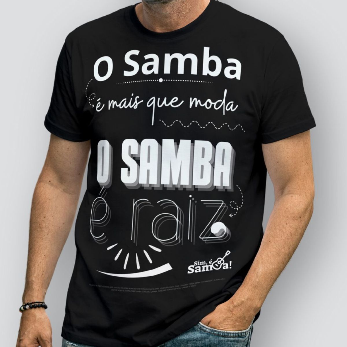 Nome do produto: Camiseta Clássica Masculina - O Samba é Mais Que Moda