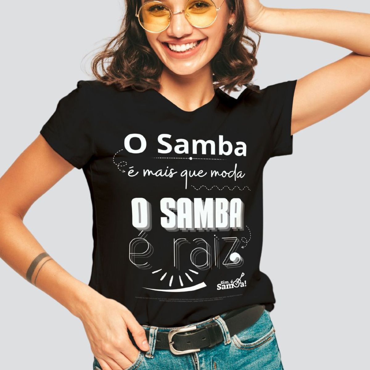 Nome do produto: Camiseta Baby Long Clássica Feminina - O Samba é Mais que Moda
